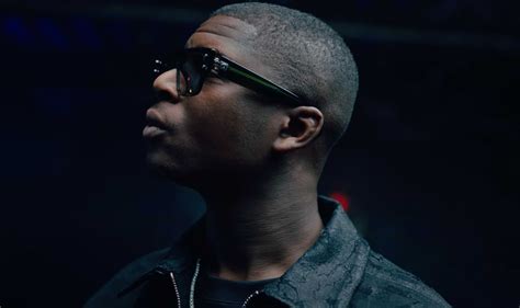 Biographie Ninho : sa carrière et son parcours dans le rap français .